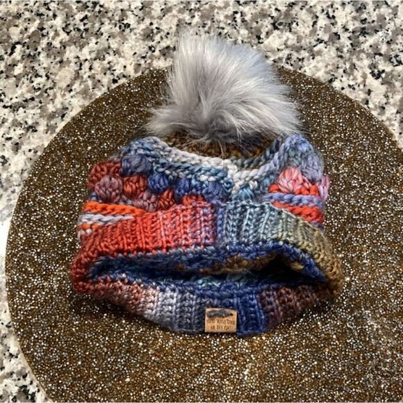 NWT Very Pretty Of Mars Knit Multi-Colored Pom Pom Beanie Hat Cap - Picture 3 of 3